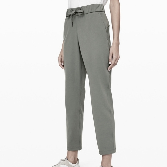 Lululemon On The Fly Crop Pants - Picture 1 of 9